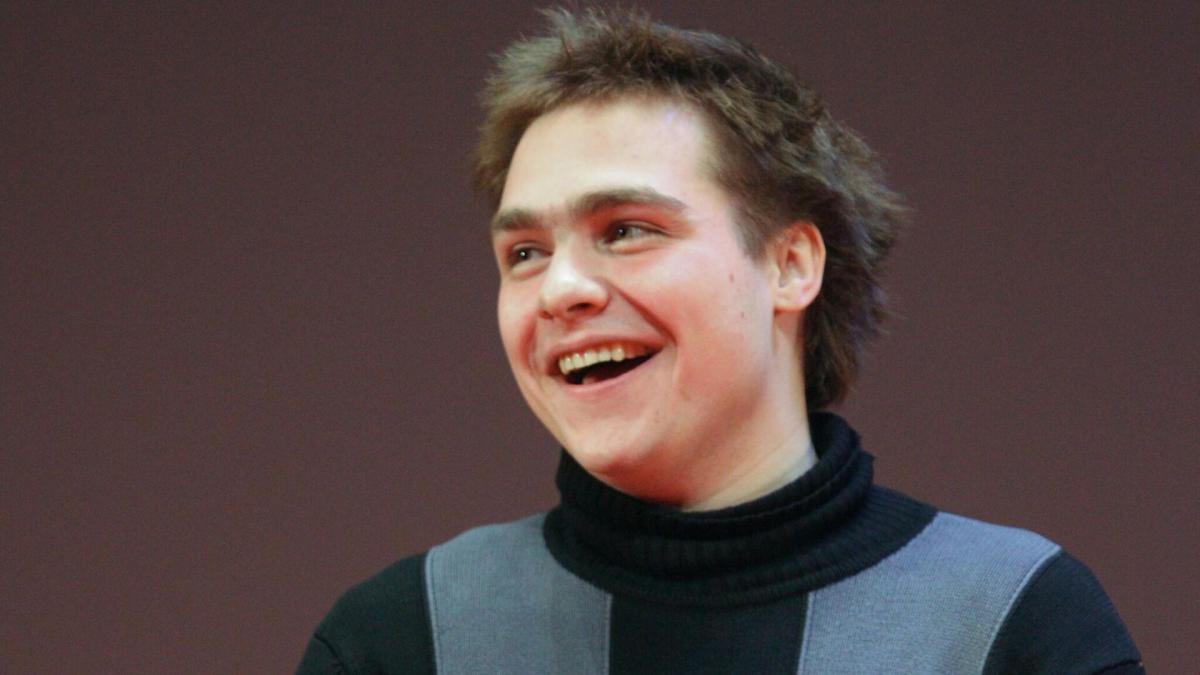 Алкоголь, дебоши и жизнь взаперти: злой рок Николая Ефремова. В чем артист винит звёздного отца