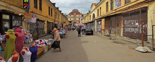 В Санкт-Петербурге арендаторов Апраксина двора просят освободить территорию