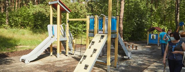 В парке «Утиное озеро» начата установка детских игровых комплексов