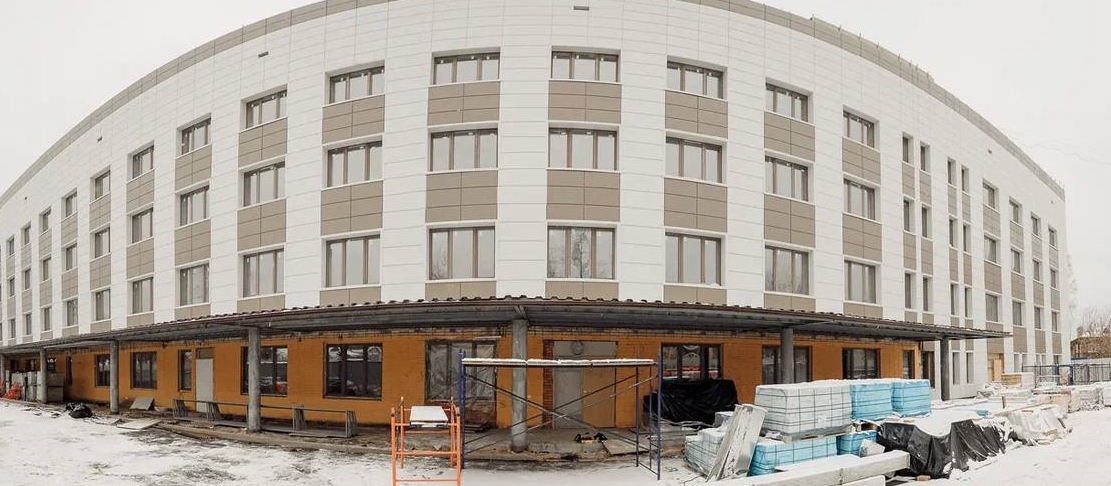 Денис Семенов проверил ход ремонтных работ в Павлово-Посадской поликлинике