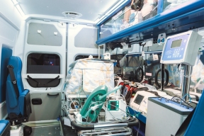 Липецкий перинатальный центр получил современный детский реанимобиль для спасения новорожденных