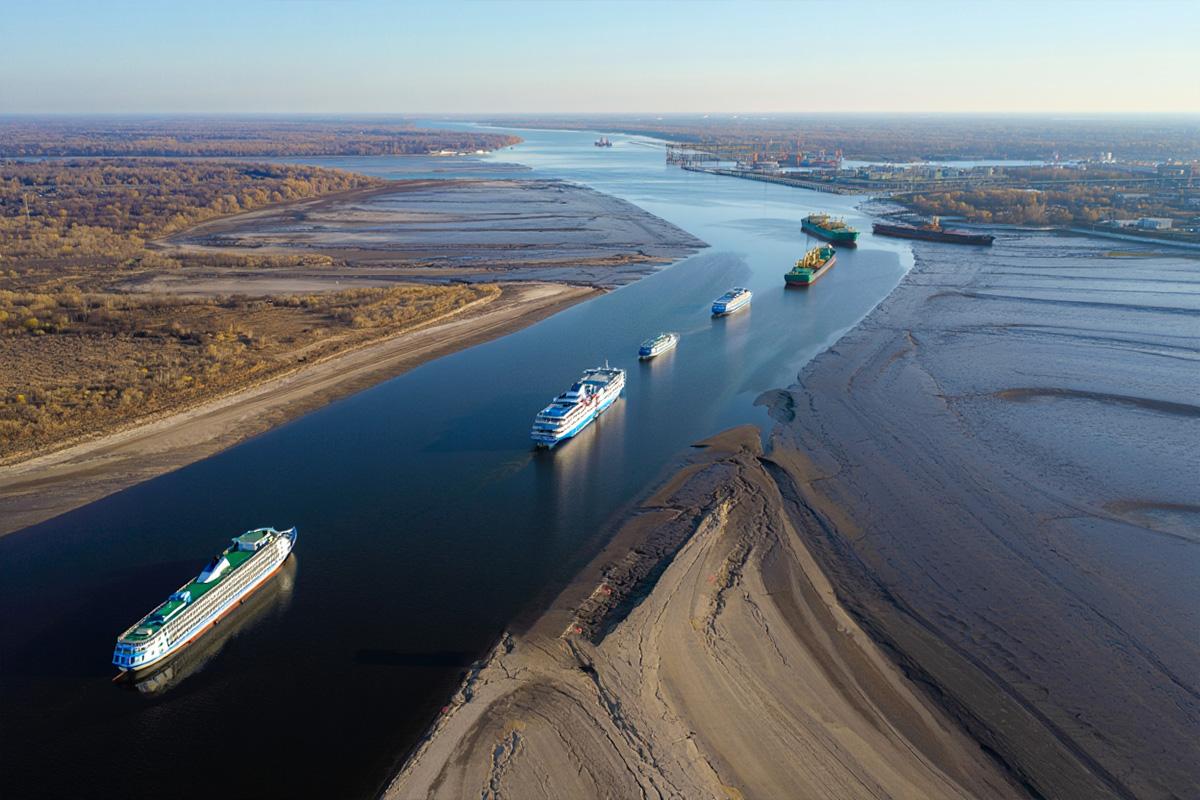 Из-за маловодья в крупнейших реках России (страна-террорист) корректируют круизные маршруты