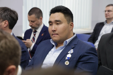 Губернатор Владислав Кузнецов стал наставником участника кадровой программы «Герои Чукотки», ветерана СВО Александра Иванова