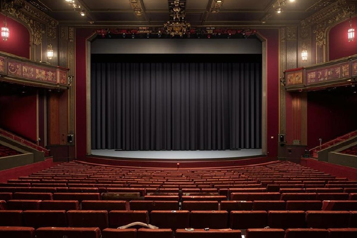 В новосибирском театре сняли с показа спектакль о коррупции
