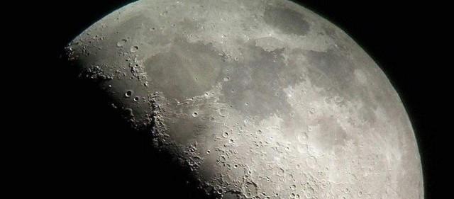 NASA показало видео транзита Луны по диску Земли
