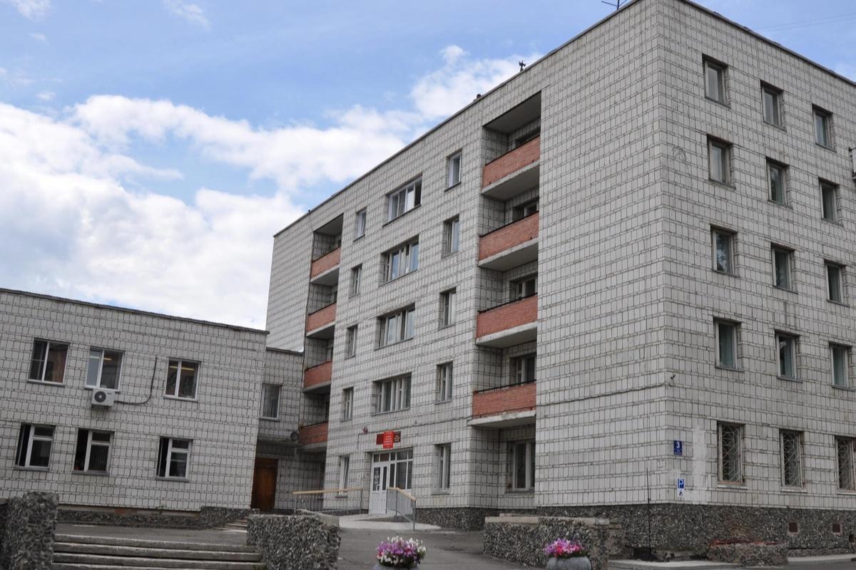 Прокуратура Новосибирска выясняет причины обрушения потолка в больнице