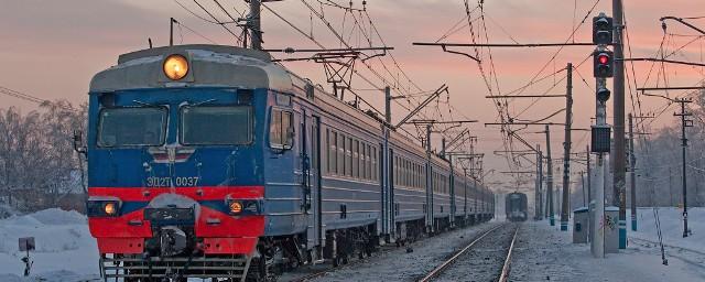 В Москве электричка насмерть сбила мужчину и женщину