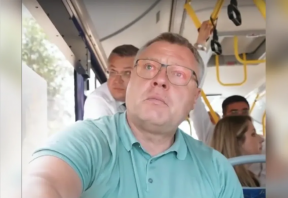 Губернатор оценил Астрахань из окна синего автобуса