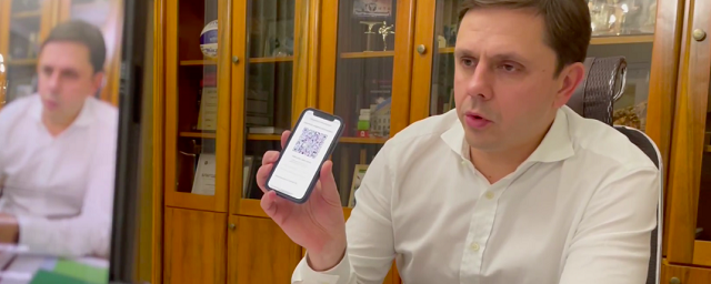 Орловский губернатор Клычков показал свой QR-код о вакцинации в прямом эфире