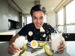 Ест 6 яиц утром и выглядит на 20: как сингапурец обманул старость в свои 60 лет?