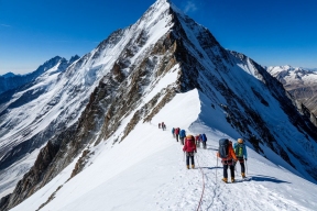 В России могут запретить самостоятельное восхождение на сложные вершины