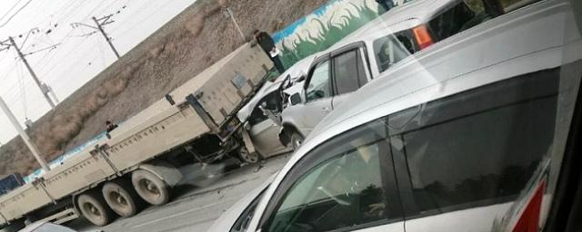 Авария с участием трех авто затруднила проезд по Бердскому шоссе