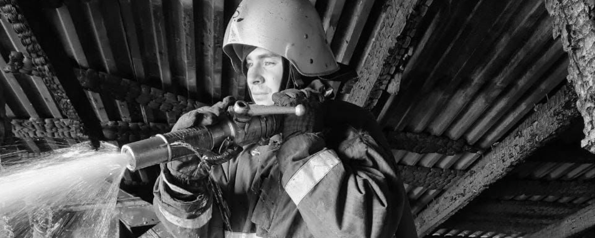Барнаульскому пожарному, тушившему ТЦ «Успех», просят присвоить Орден Мужества