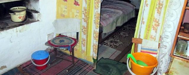 Нетрезвый житель Омска пытался сжечь в печи своего двухлетнего внука