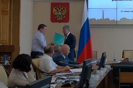 Мэр Ульяновска Александр Болдакин получил от губернатора зеленый квадрат