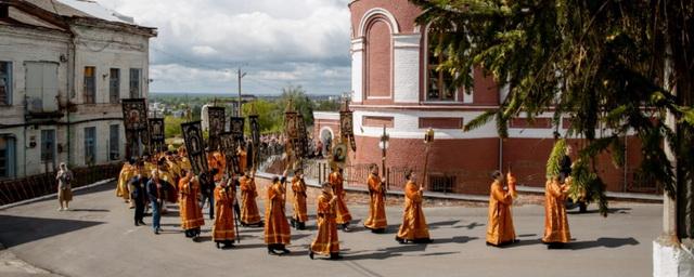 В Курске освятили Воскресенский храм Знаменского монастыря