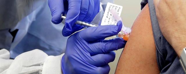 В Польше выявлено первое тяжелое осложнение после вакцинации от ковида
