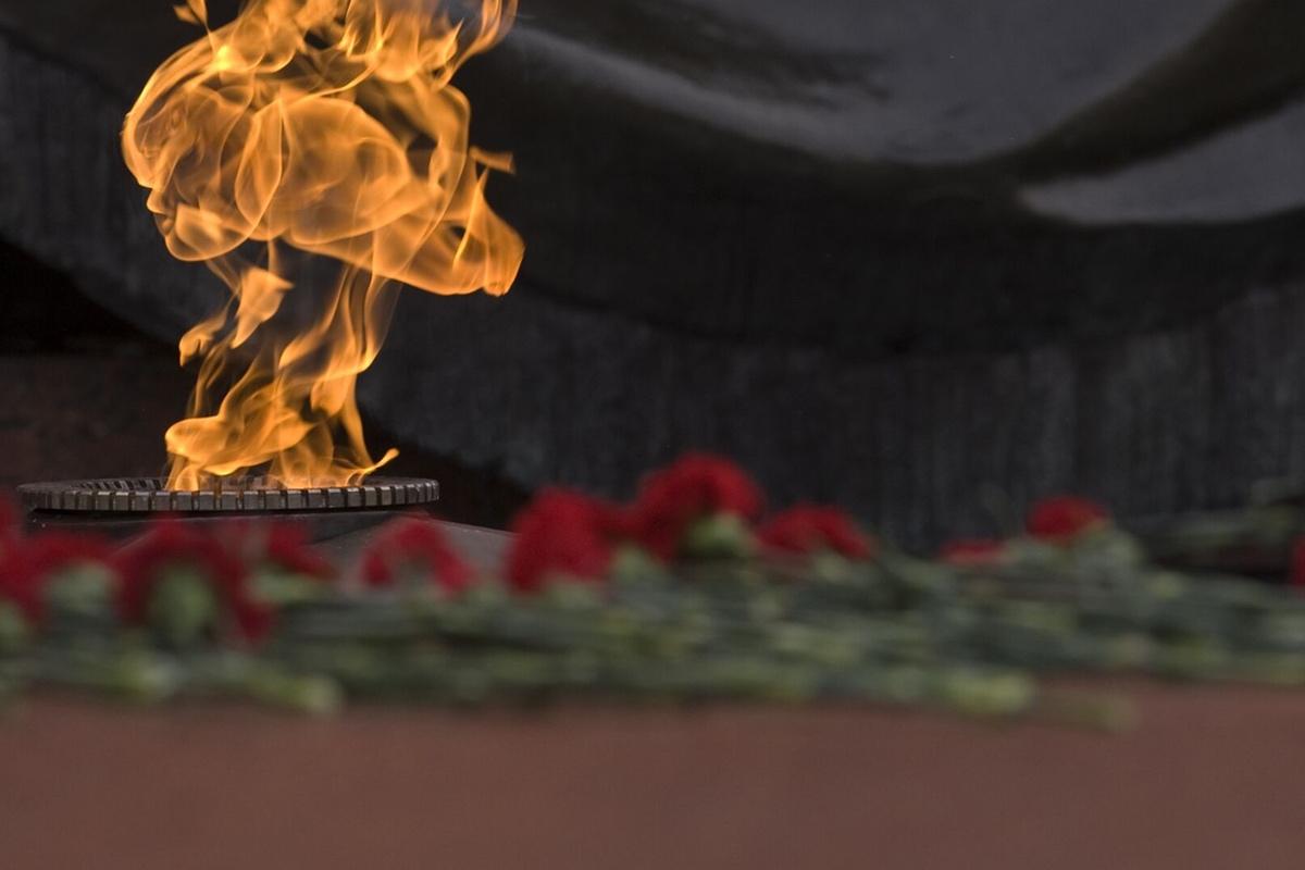 В Калининград привезли огонь с Могилы Неизвестного Солдата