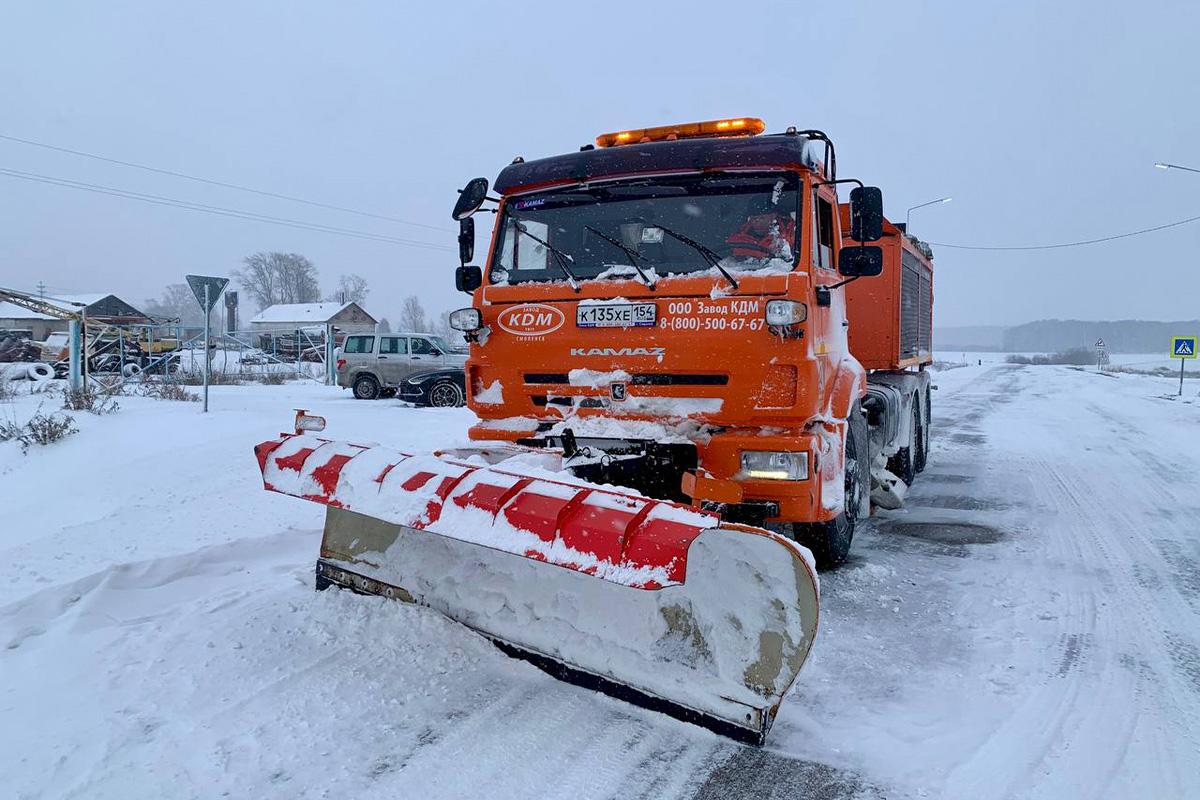 В Новосибирской области дорожная техника переведена на усиленный режим работы из-за снегопада