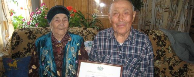 В Тюменской области наградили проживших вместе 70 лет супругов