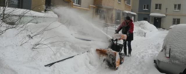 В Самаре коммунальщиков массово отправили на уборку снега
