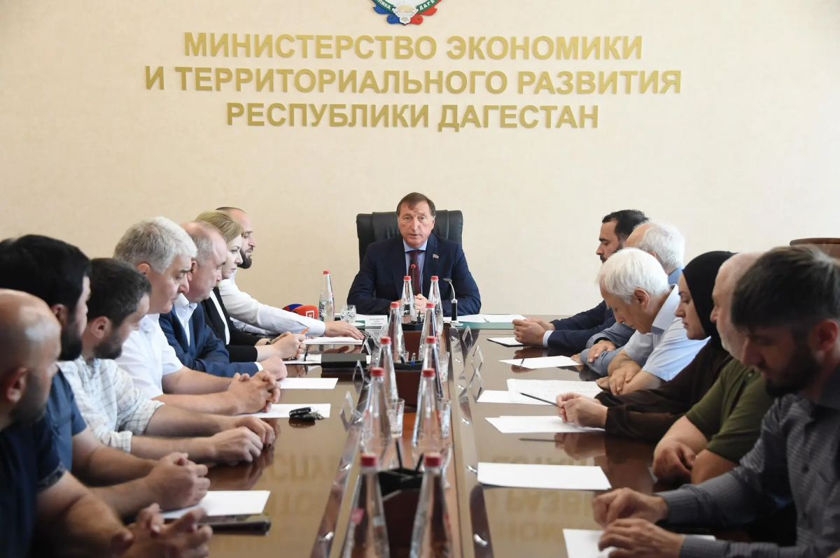 «Вы взяли на себя большую ответственность»: Спикер Народного Собрания Дагестана Заур Аскендеров поблагодарил участников СВО за активную общественную работу