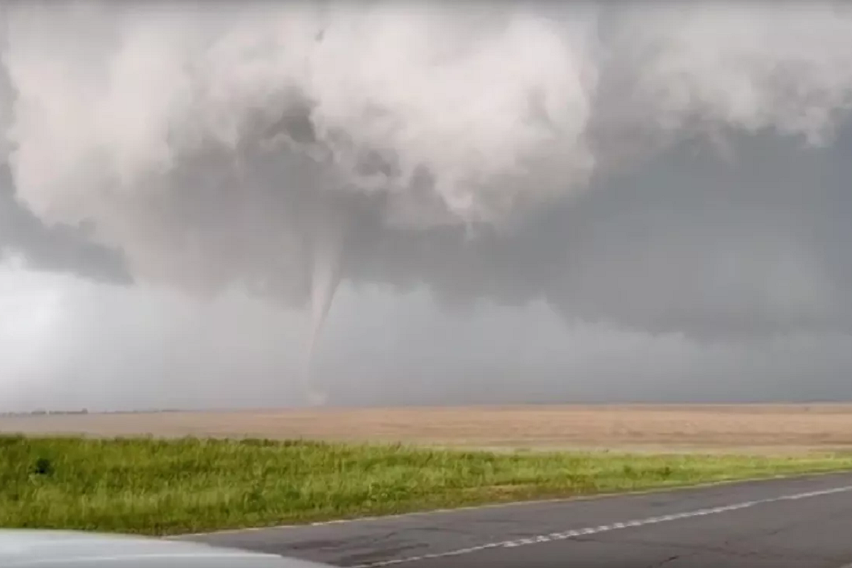 Климатолог Непомнящих предупредил новосибирцев об ураганах и торнадо