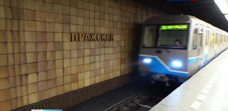 В Москве пассажиров метро вывели из вагона через кабину машиниста