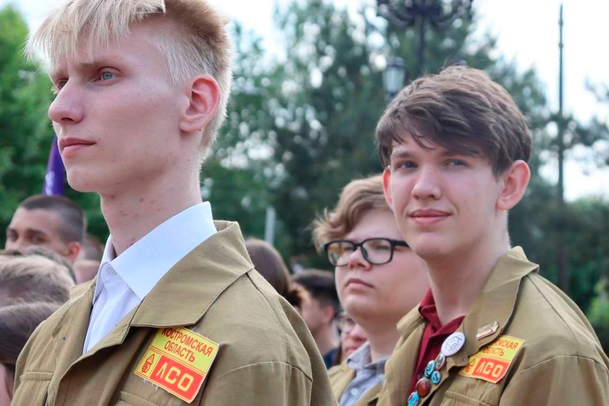 Сергей Ситников учредил переходящее знамя губернатора для лучших студенческих отрядов Костромской области