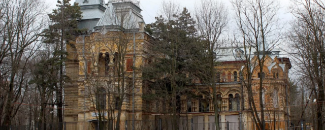 В Петербурге старинную усадьбу на Октябрьской набережной хотят продать в 2022 году