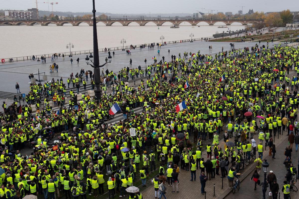 «Желтые жилеты» проведут масштабную акцию протеста в Париже
