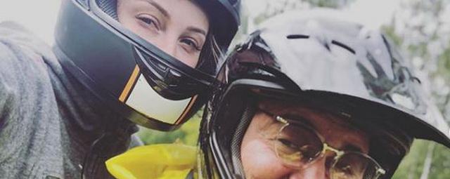 Дмитрий Дибров с женой Полиной врезались в дерево на мотоцикле