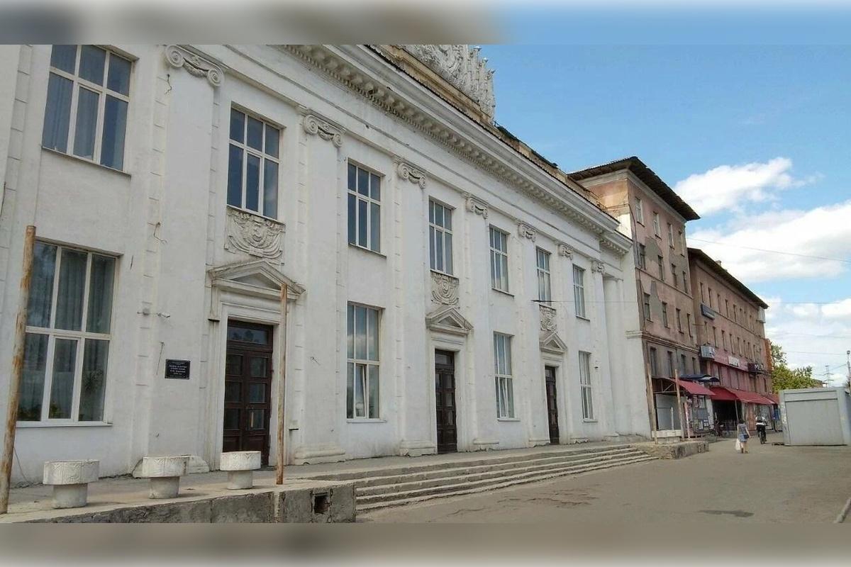 В Омске  заброшенный Дом культуры имени Баранова продадут по частям