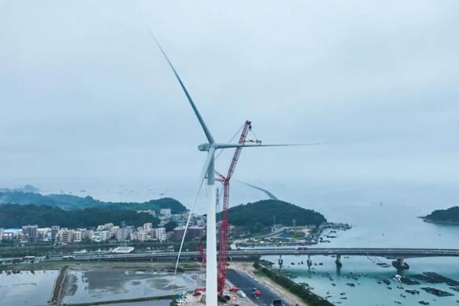 Китай построил самый большой и мощный морской ветрогенератор в мире