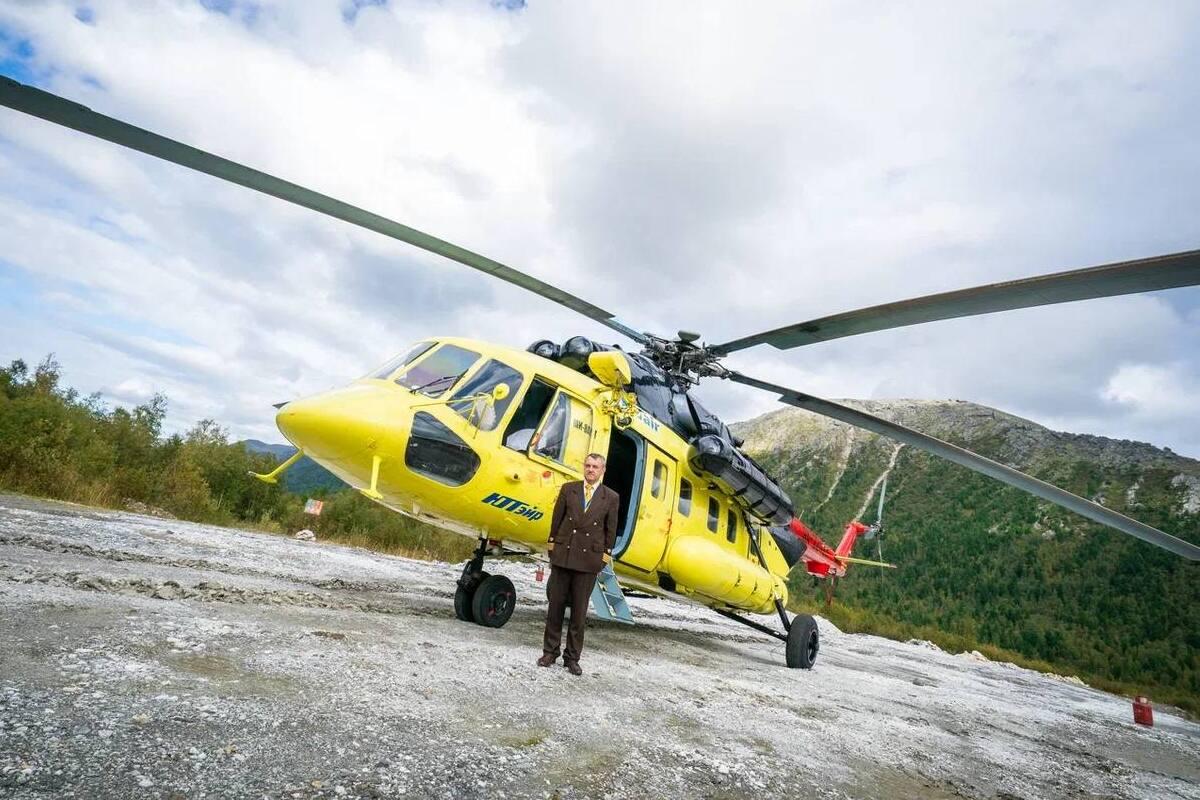 Губернатор ХМАО Руслан Кухарук поздравил работников гражданской авиации с профессиональным праздником