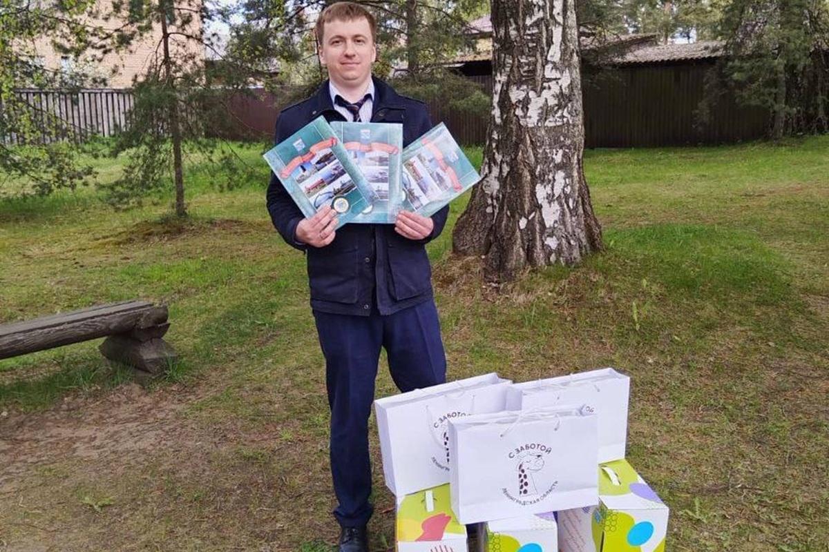 Маленький житель Ленобласти мечтал о братике, а получил сразу троих