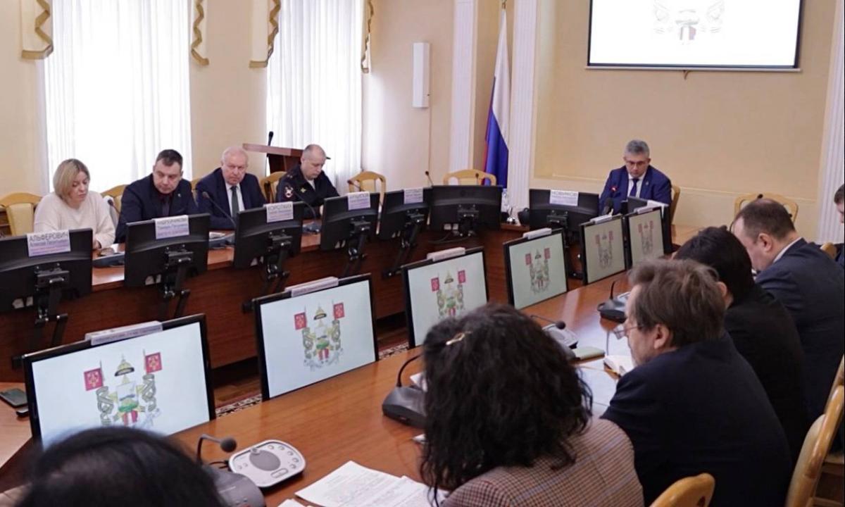 Мэр Александр Новиков поставил задачи по подготовке Смоленска к весеннему периоду