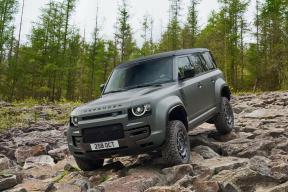 Запасной аэродром «Дефендер»: Jaguar Land Rover зарегистрировал в России культовый внедорожник на кириллице