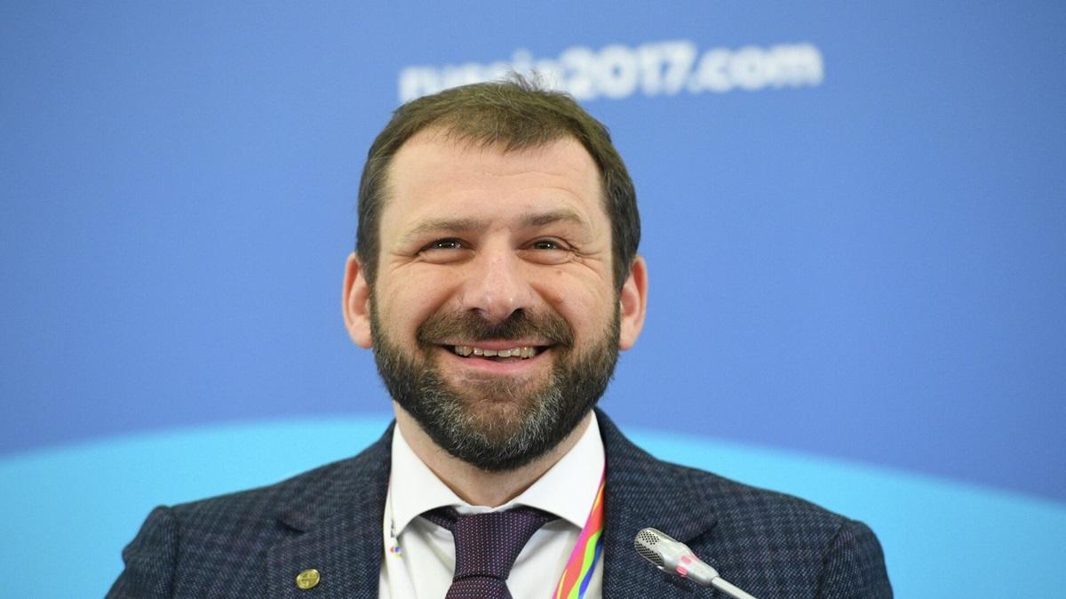 Миллиардер из Челябинска Рыбаков готов потратить 95 млн рублей, чтобы уничтожить первый альбом Гуфа