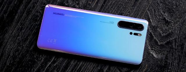Смартфон Huawei P30 стал дешевле на 15 тысяч рублей