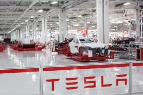 Эррол Маск предложил построить завод Tesla в Нижегородской области