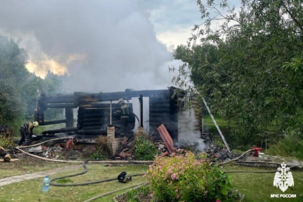В течение суток молния устраивала пожары в разных районах Костромской области