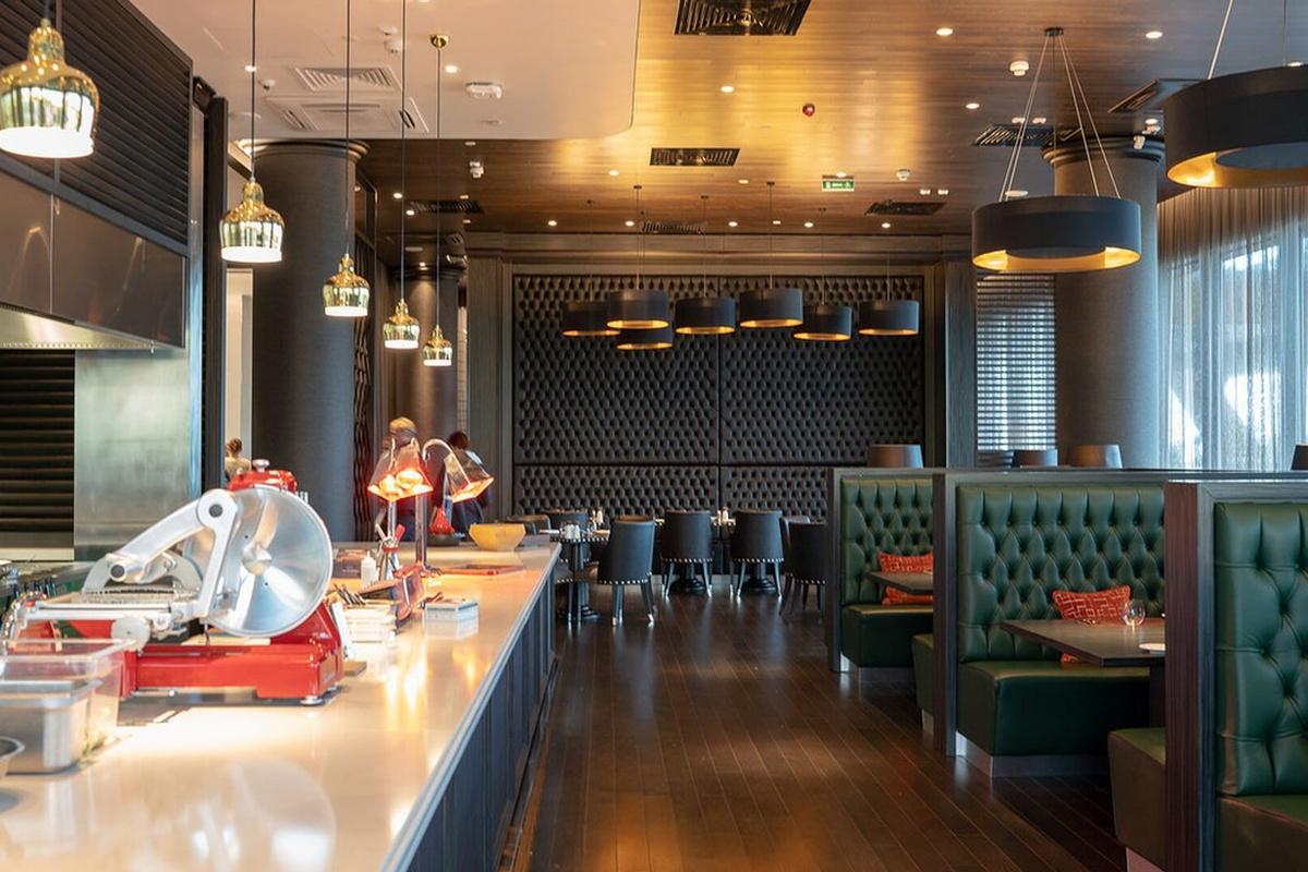 В Петербурге пополнился список заведений, которым нельзя торговать спиртным ночью