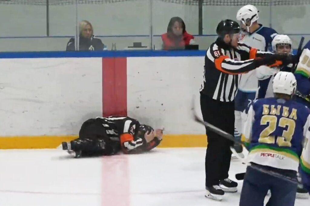 В Москве хоккеист напал на судью во время любительского матча