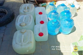 В Херсонской области у местного жителя изъяли 180 литров самогона