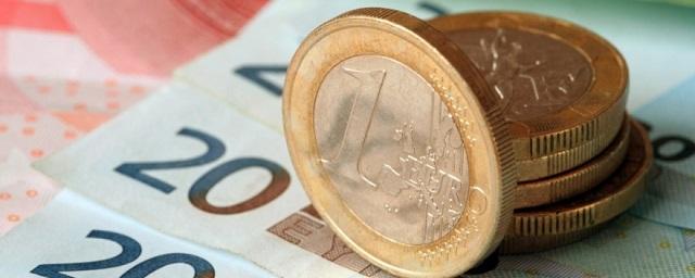 Курс евро в России упал ниже 75 рублей впервые с 8 августа