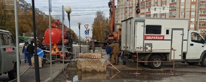 Аварийные службы завершили ремонт теплопровода на улице Студенческой после прорыва