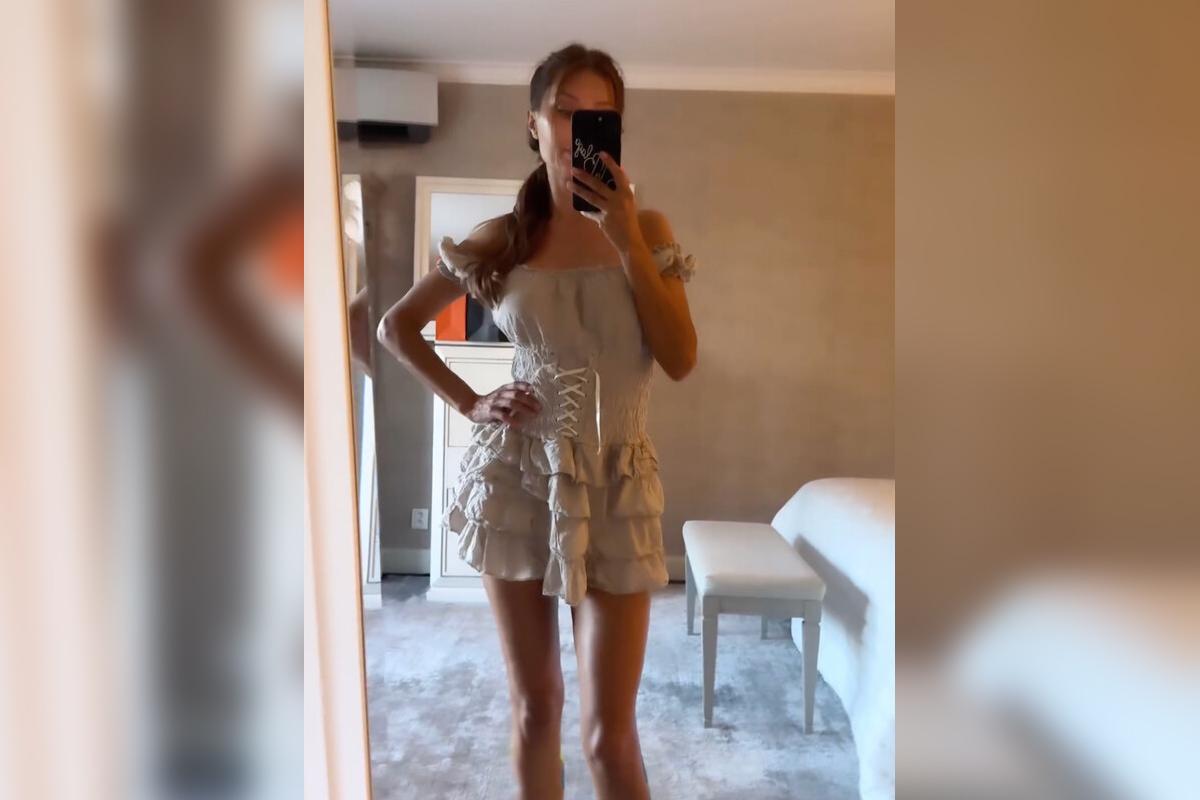 Виктория Боня похвасталась своей фигурой в платье 12-летней дочери Анджелины