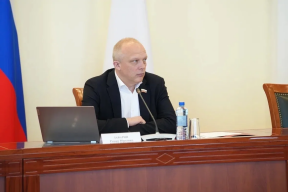 Спикер Заксобрания Роман Заварин: В Вологодской области будет расширен круг получателей выплат для учителей из малых городов и поселков