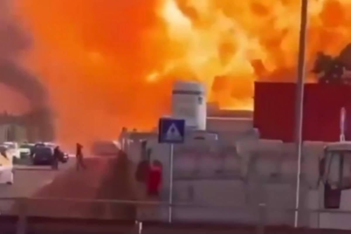 Более 30 человек пострадали при взрыве на АЗС в Риме, в том числе 8 полицейских